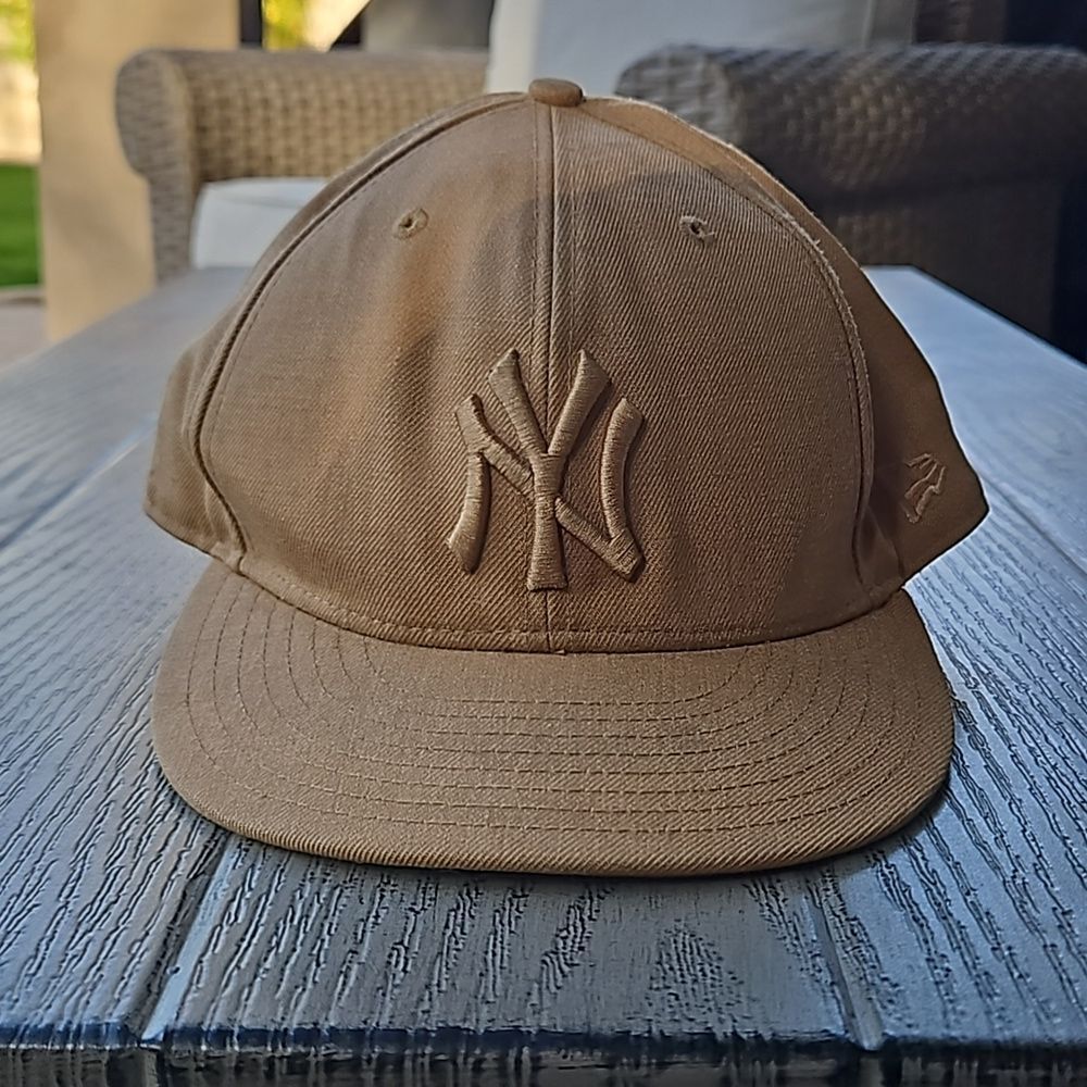 MLB NY Yankees Fitted BB hat New Era 59Fifty Wheat Tan - size 8